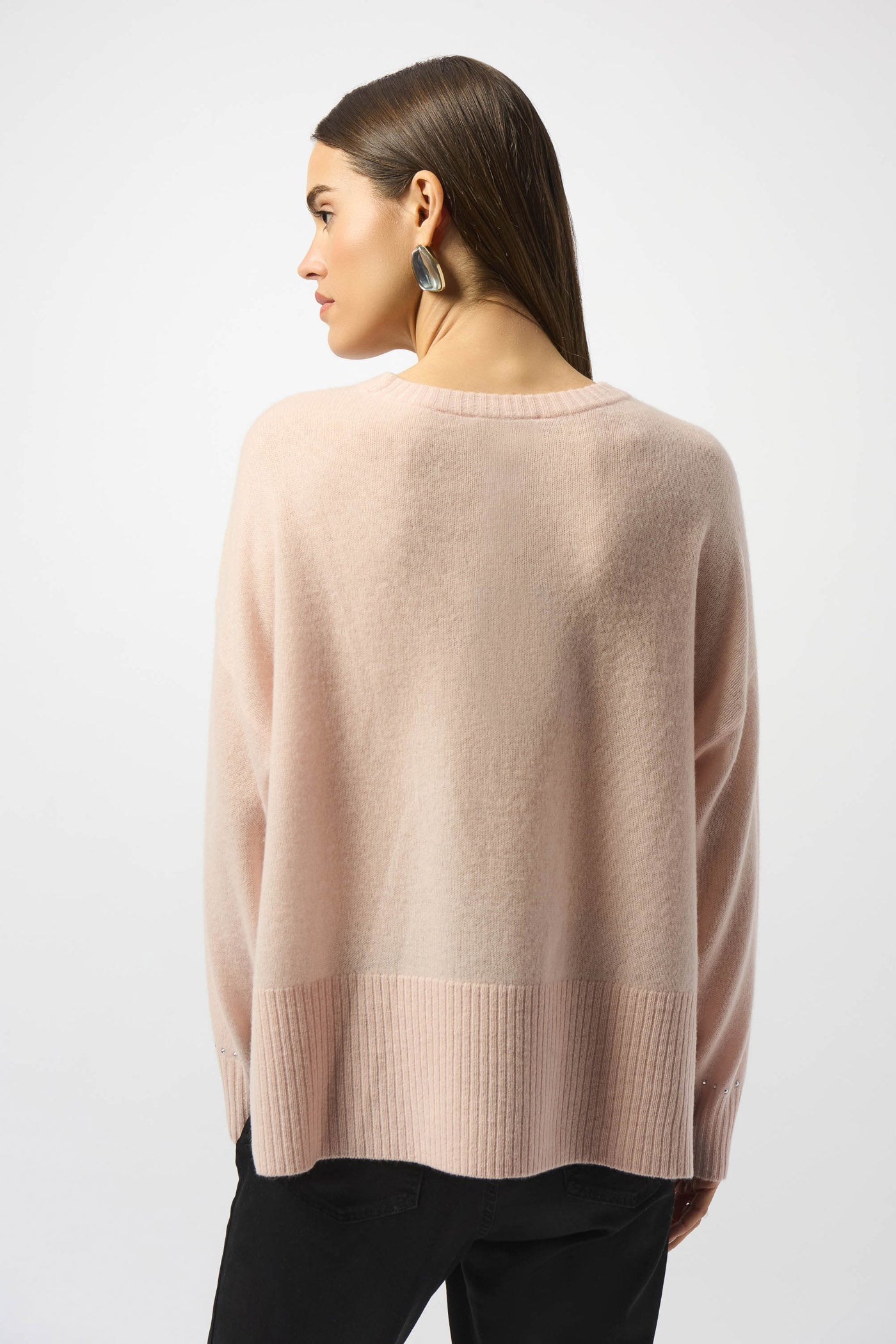 Różowy sweter kaszmirowy