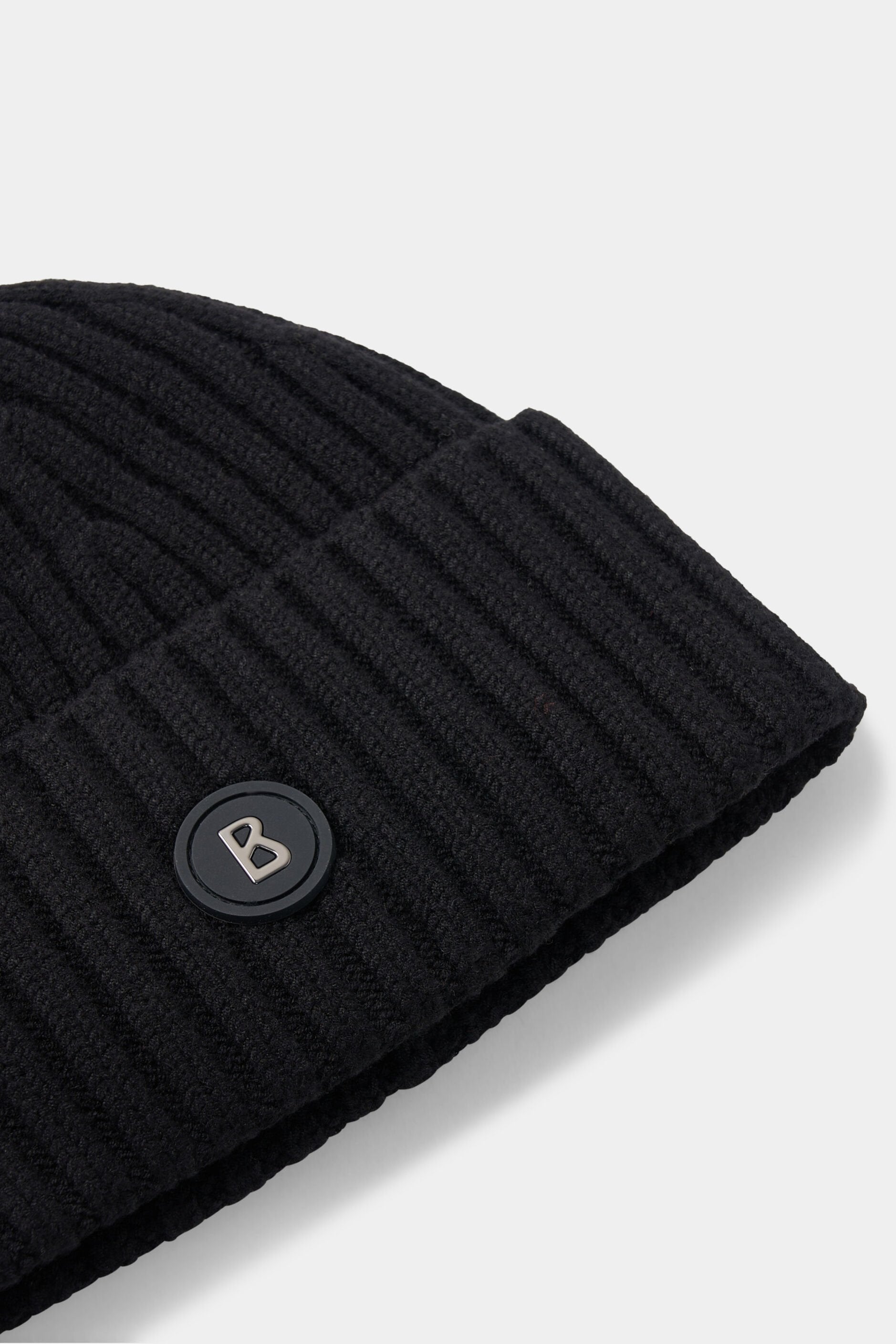 Czarna czapka z wełną BONY