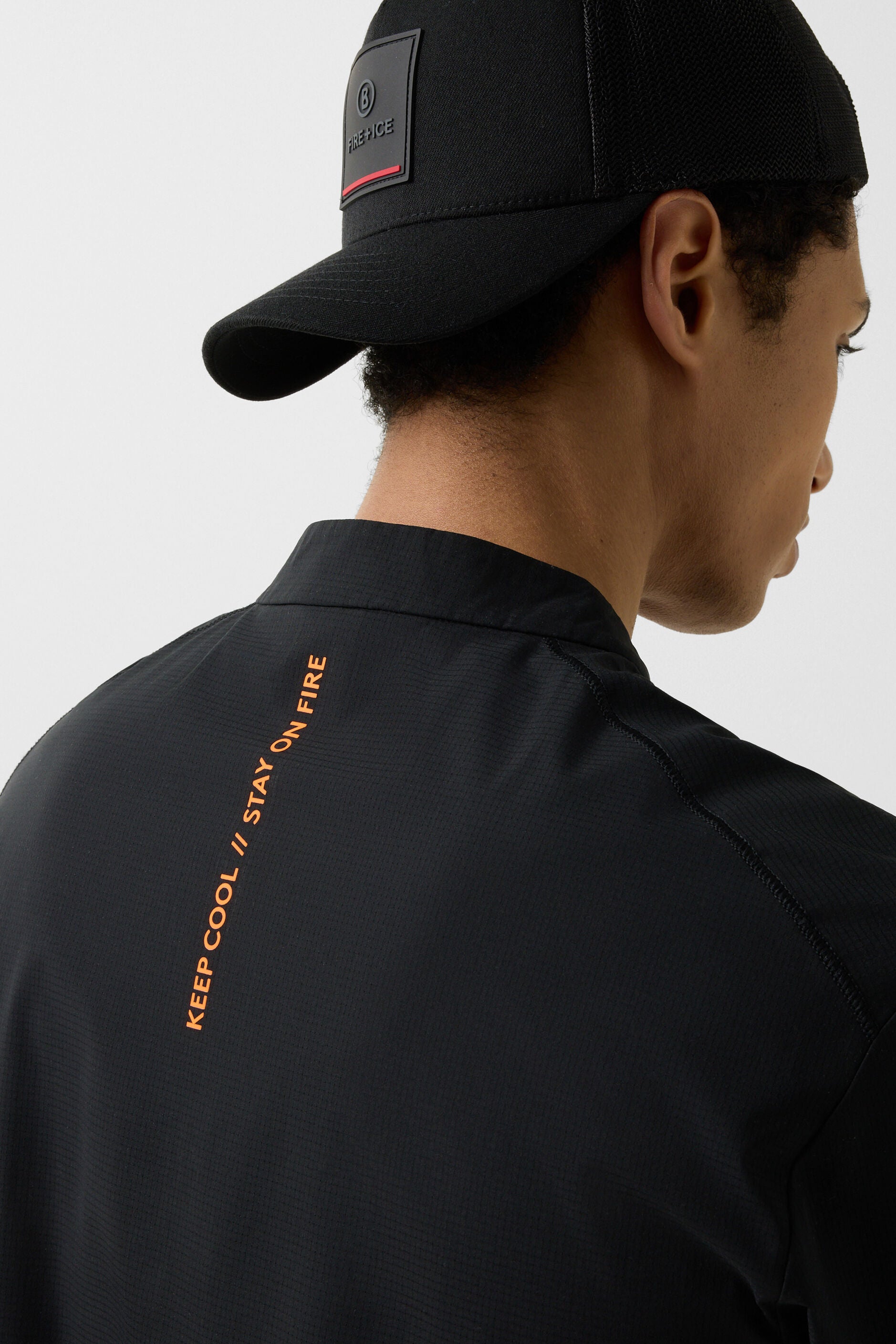 Czarny T-shirt AOULI