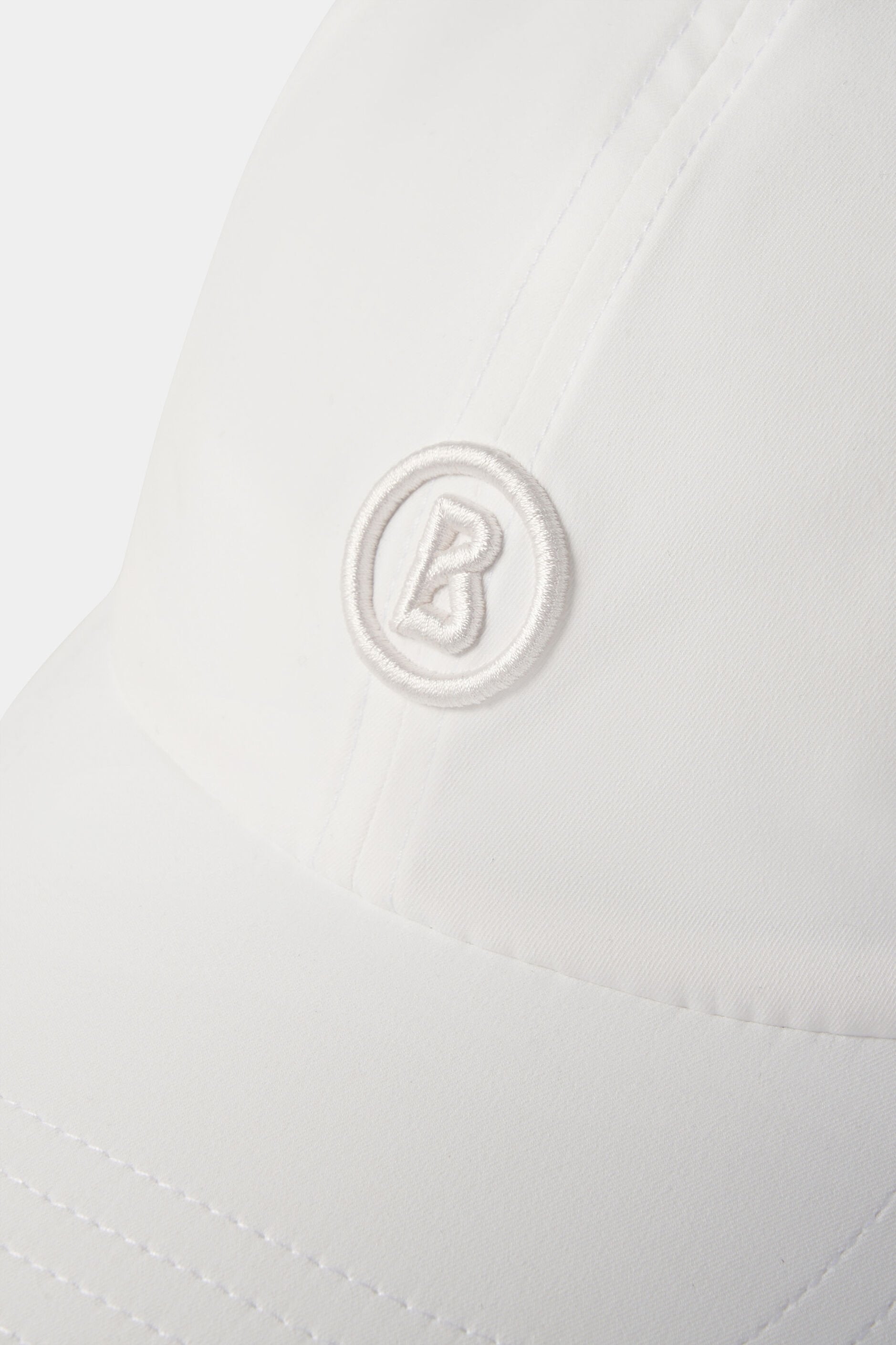 Biała czapka z daszkiem RAY2