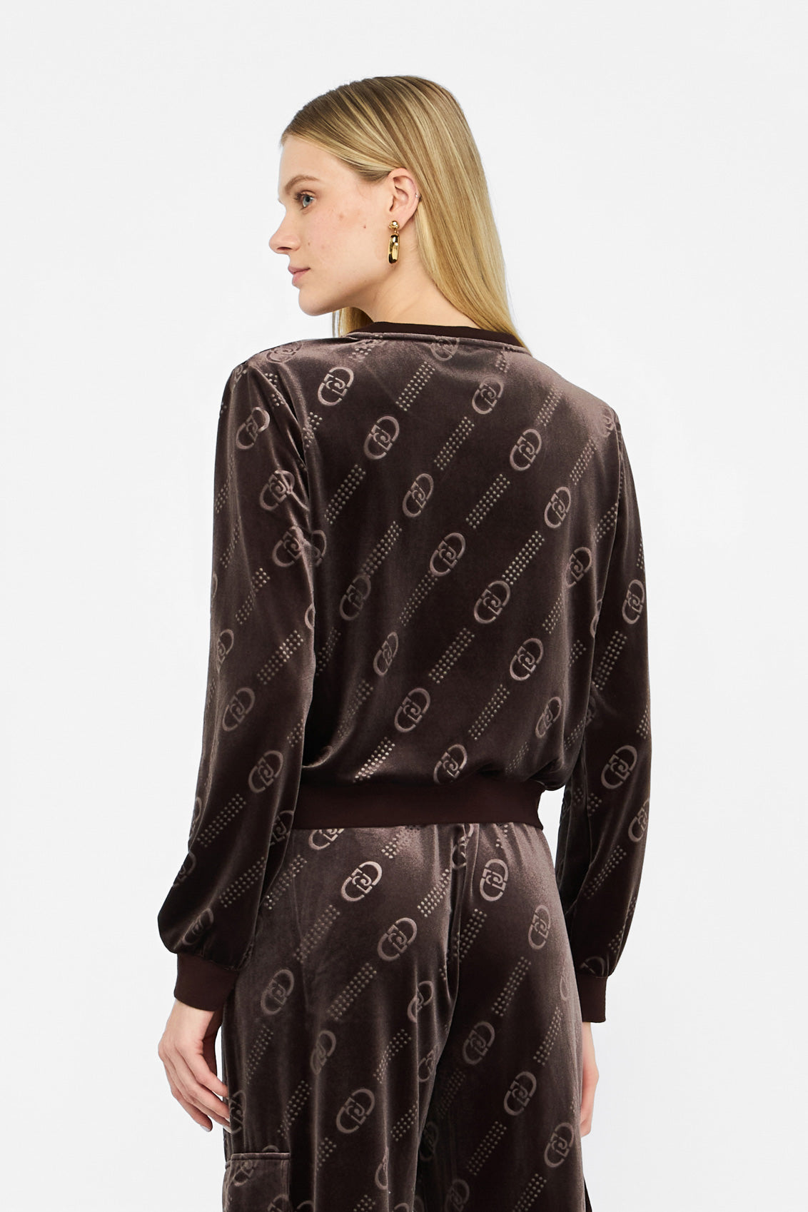 Czekoladowa bluza w logotypy