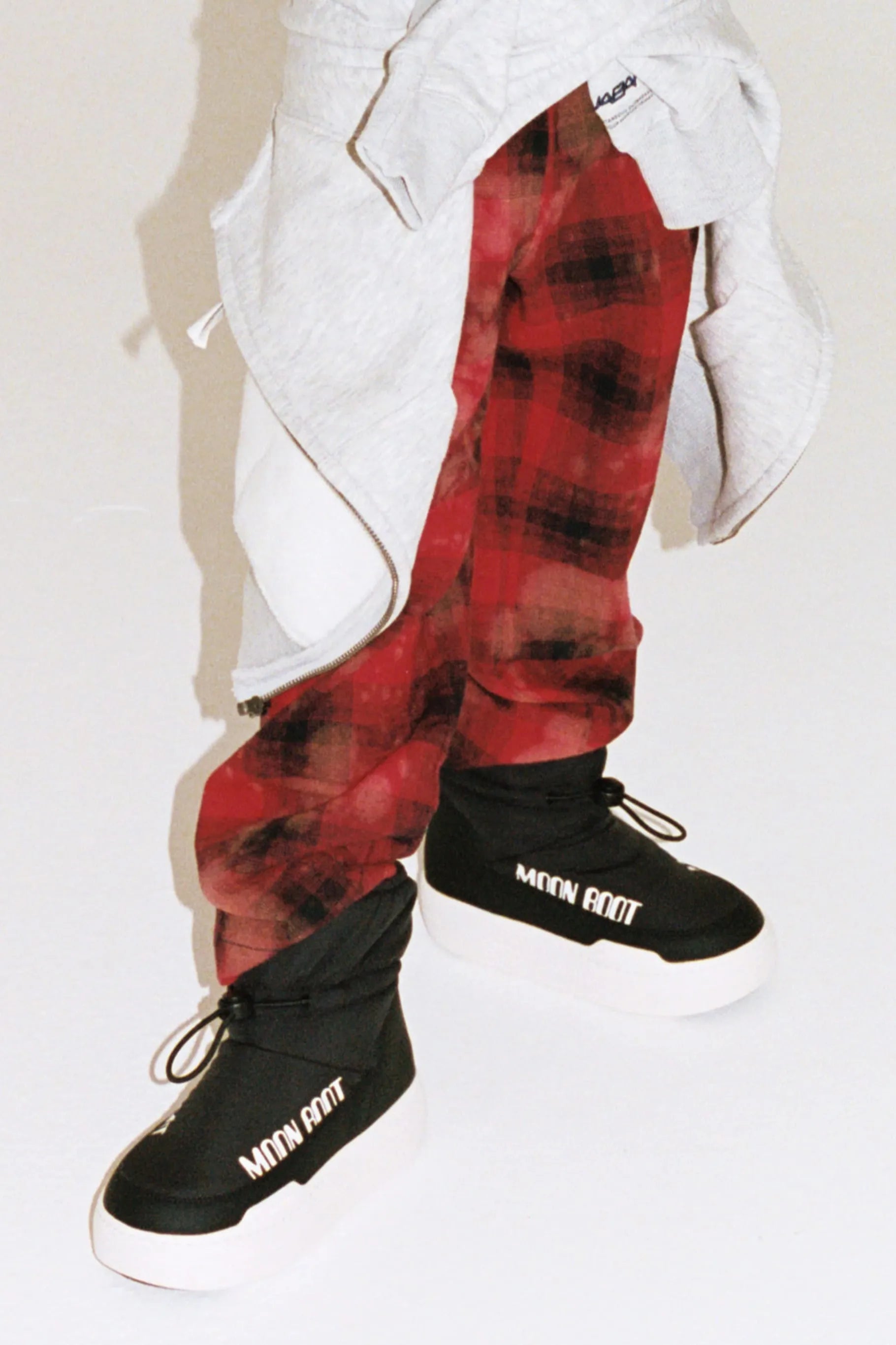 Czarne dziecięce buty zimowe MB JR PARK TUBE MID WP