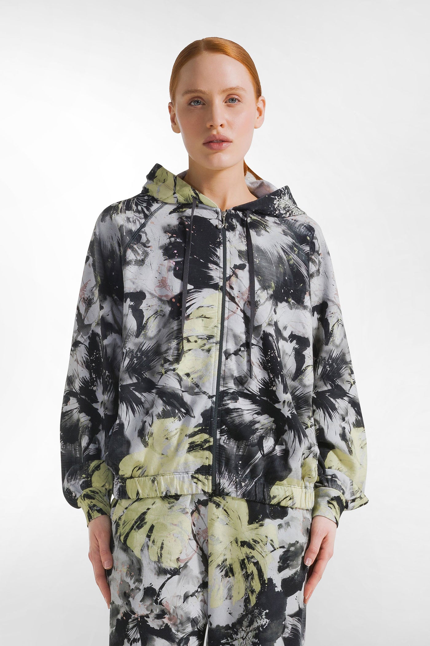 Bluza z kapturem w kwiaty
