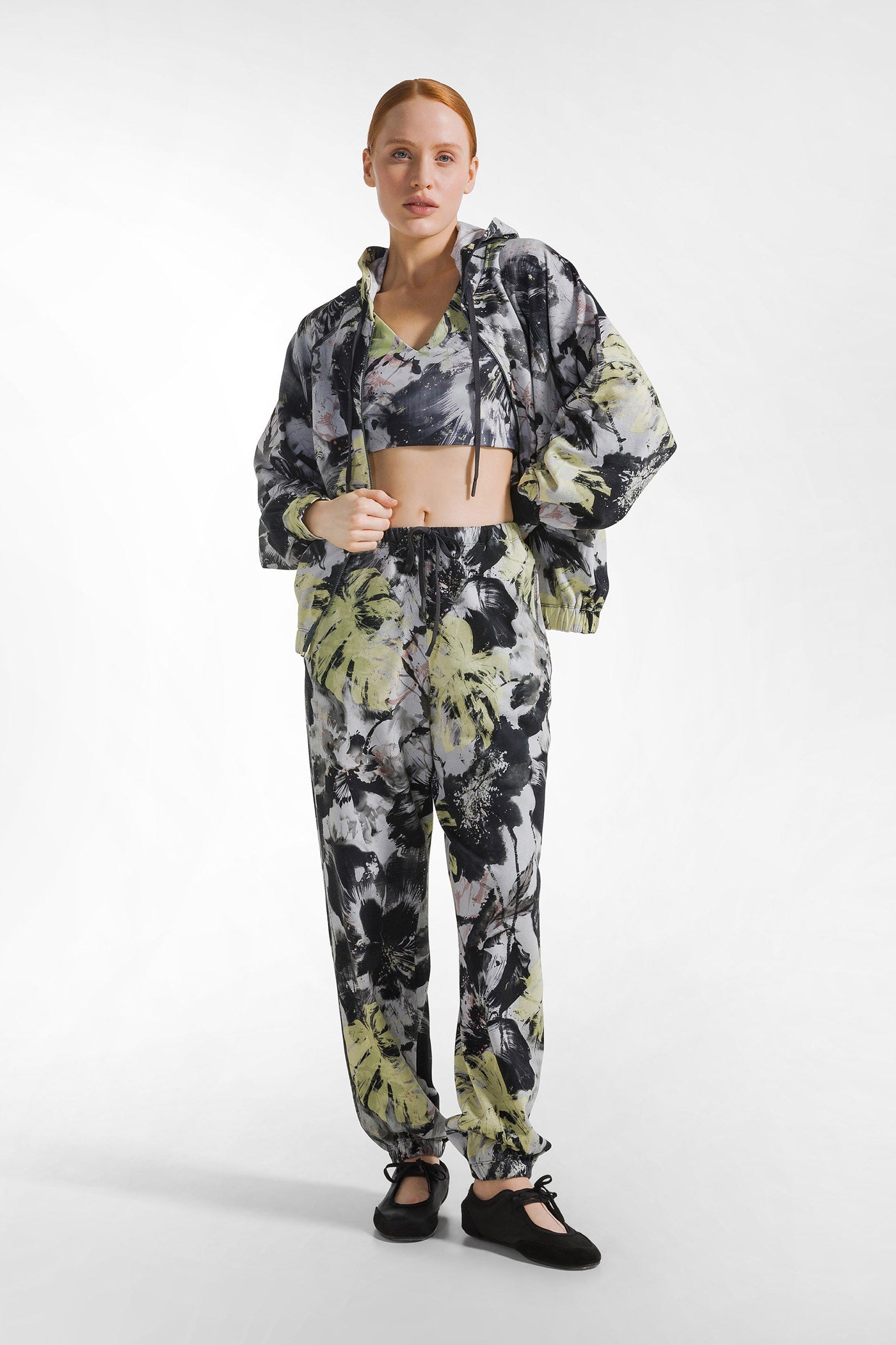 Bluza z kapturem w kwiaty