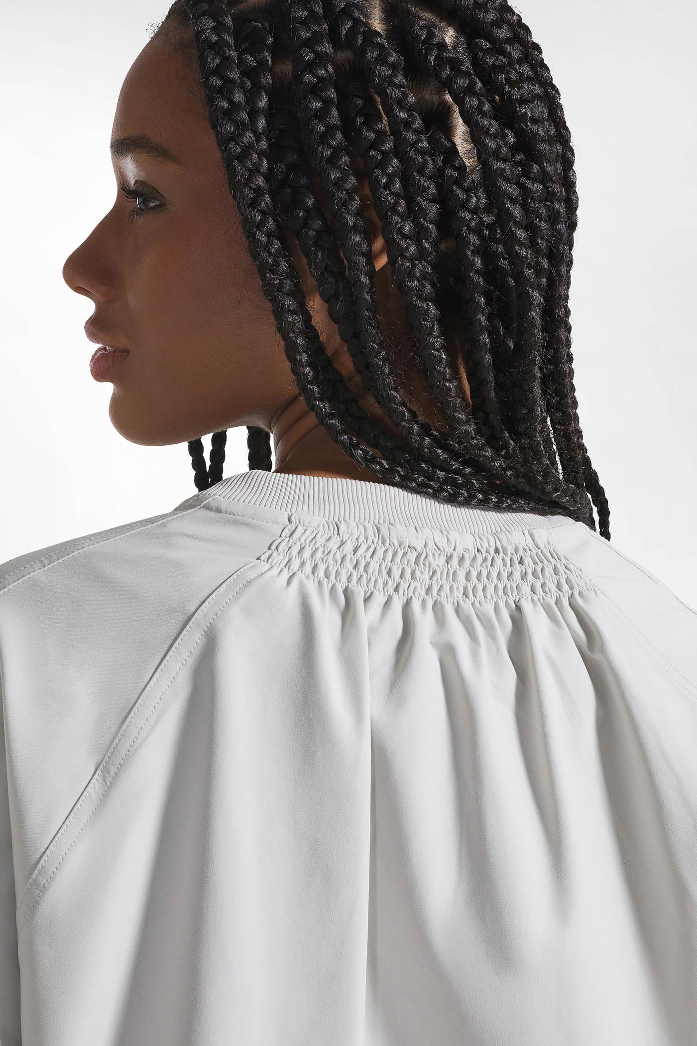 Szara bluza nylonowa z krótkim rękawem