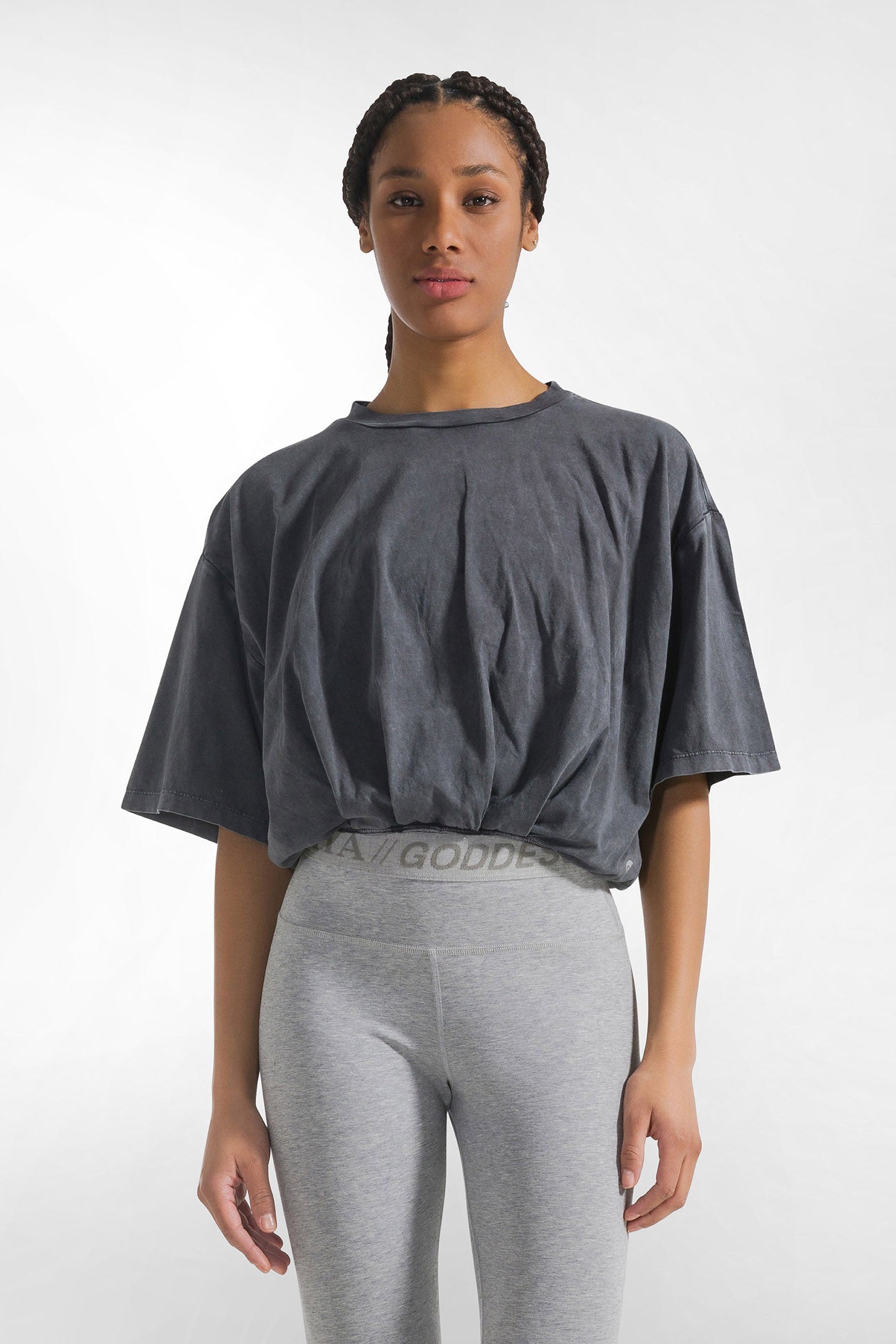 Czarny t-shirt damski z efektem marmuru