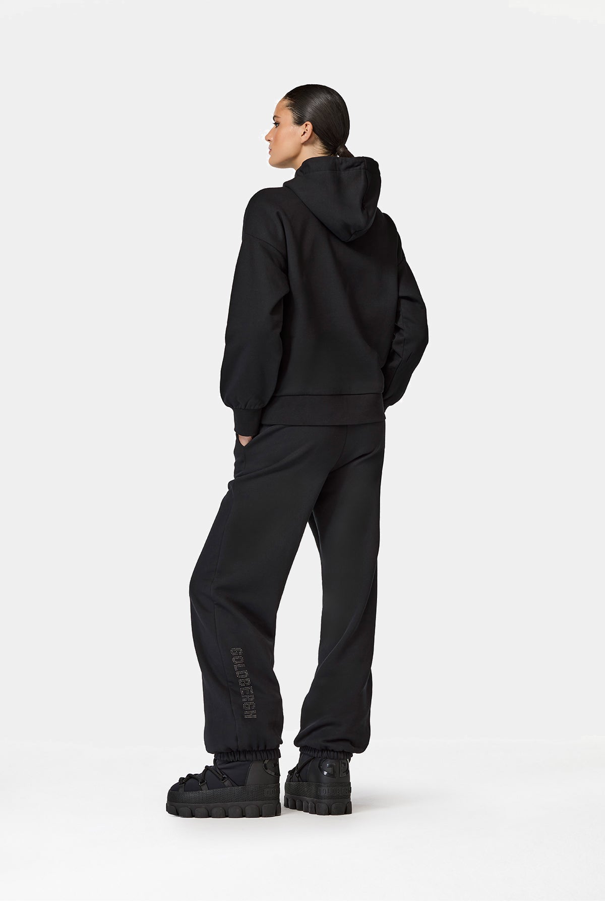 Czarne spodnie dresowe DELFINA sweatpant