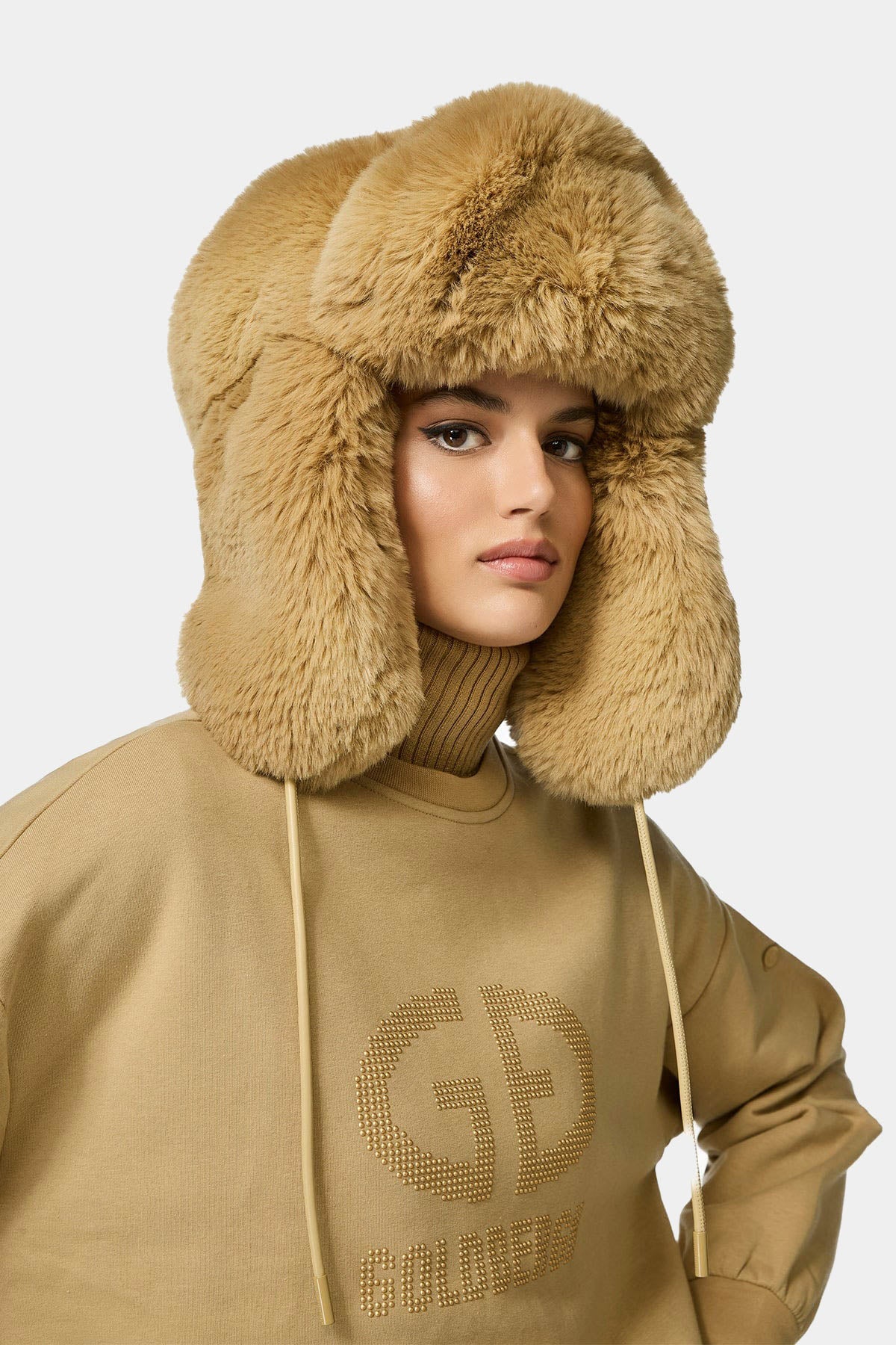 Karmelowa czapka damska CHER fluffy aviator hat