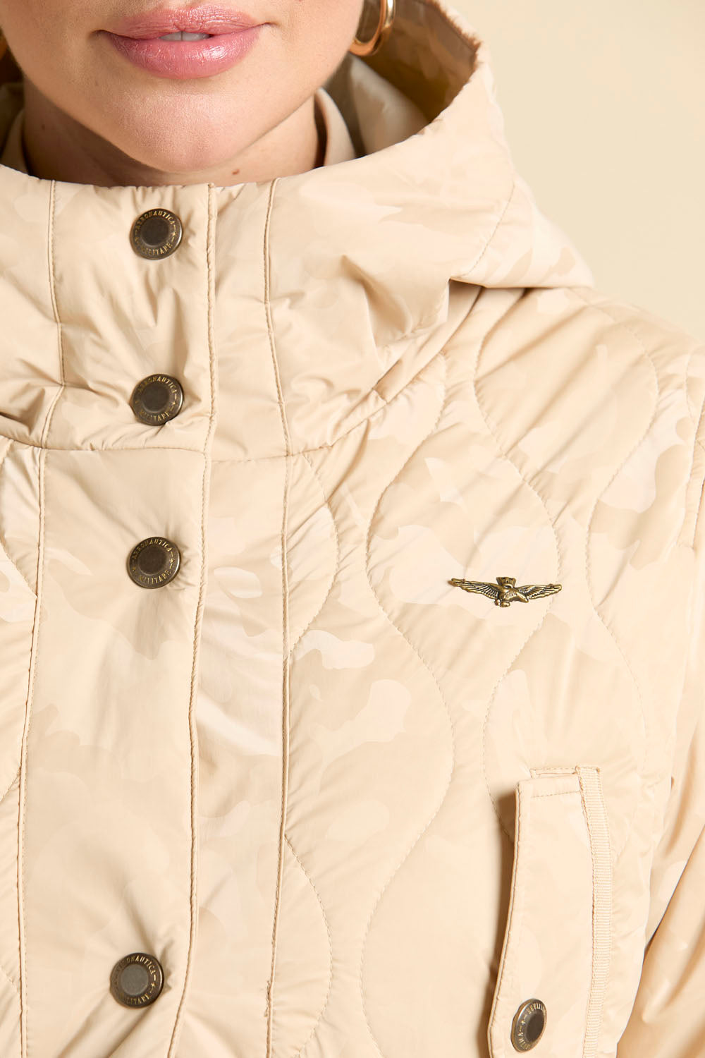 Parka pikowana z nadrukiem camouflage