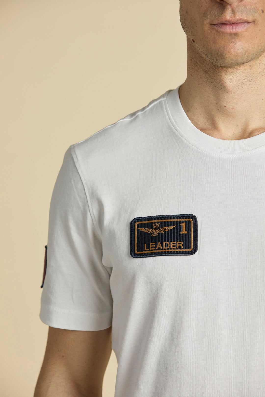 Biały T-shirt z naszywkami Frecce Tricolori – męski