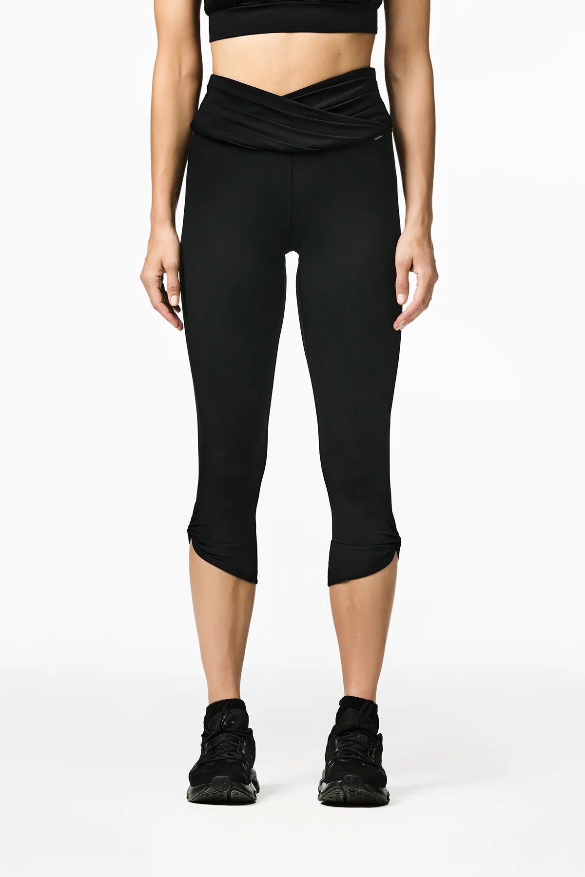 Czarne leginsy COASIS capri tight