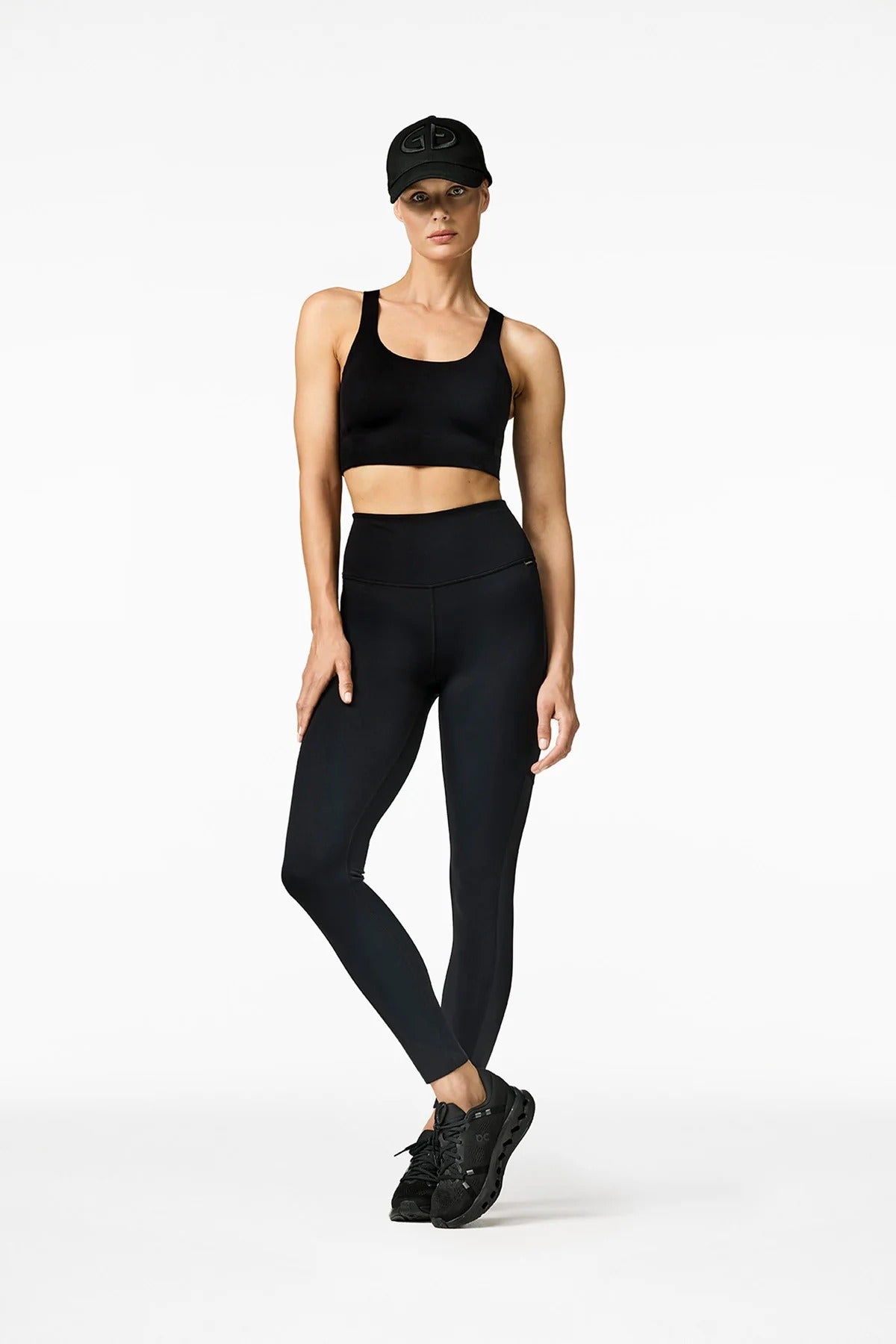 Czarny stanik sportowy CAPRISA bra